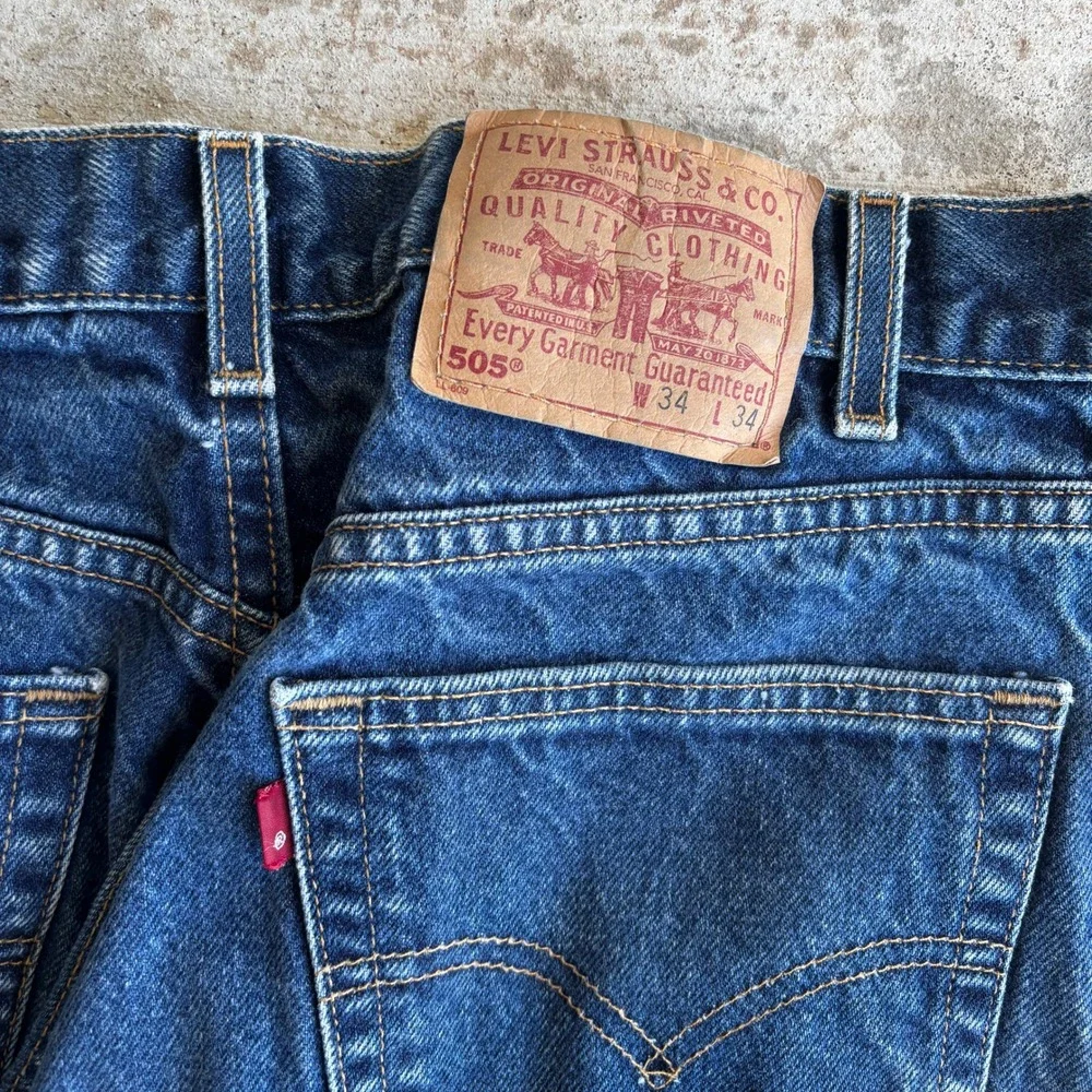 Vintage Levi's 505 Men's Jeans Size 34x34(32x34) Blue Wash USA Made Straight Leg